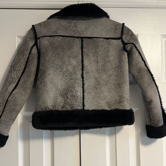 Design History Girls Stylish Black and Gray Faux Fur Jacket - Size M - Picture 6 of 8